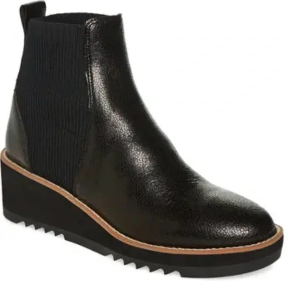 Eileen Fisher Black Leather Ribbed Ankle Booties - Picture 1 of 5